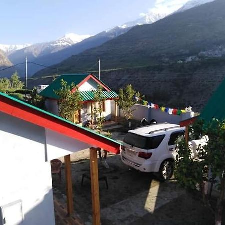 Flying Monk Huts & Restaurant Bed & Breakfast Kyelang Exterior photo